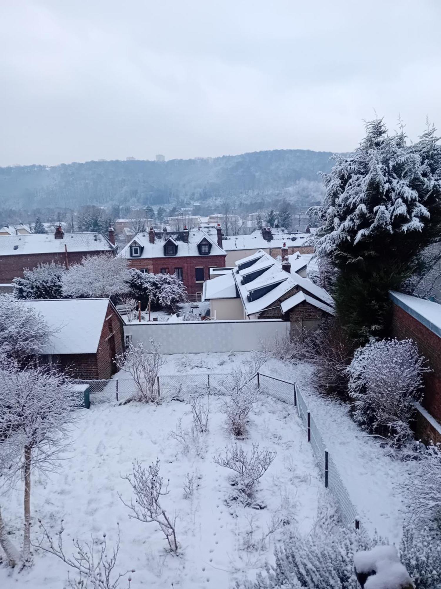 Apartamento Le Nid Normand Avec Terrasse - Stationnement Facile Et Gratuit - 5 Min Seine Deville-les-Rouen Exterior foto